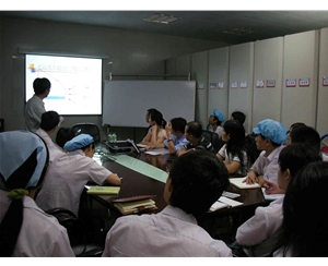 員工培訓(xùn)AOC謝經(jīng)理講解標簽材料構(gòu)造.